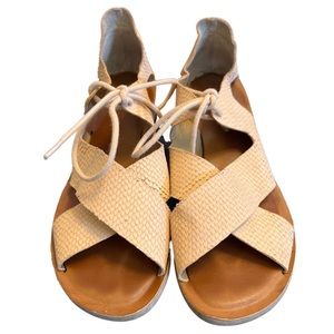 Lucky Brand • Hafsa Leather Flat Sandal